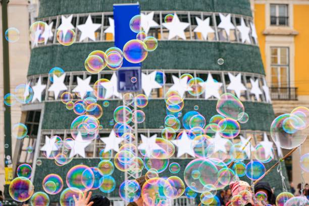 istock Soap bubbles next to the Christmas tree at Comercio square, Lisbon, Portugal 1460734974