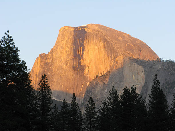 Golden Montanha Half Dome - fotografia de stock
