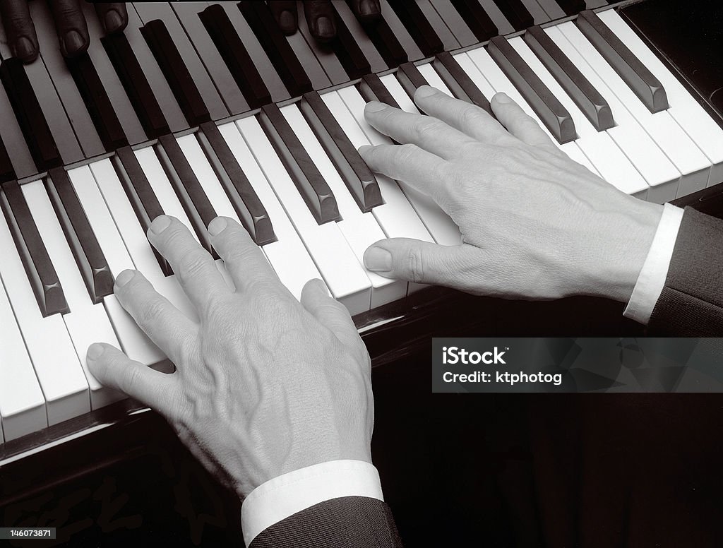 Stock Foto der Hände spielen Klavier - Lizenzfrei Aufführung Stock-Foto