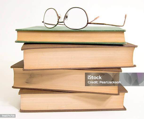 Foto de Livros e mais fotos de stock de Livro - Livro, Pilha - Arranjo, Óculos