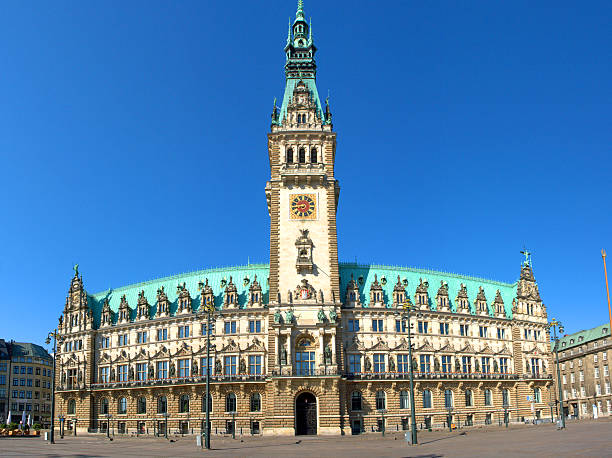istock Hamburg Townhall 146075824