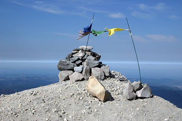 istock Summit of Mt St Helens 146075840
