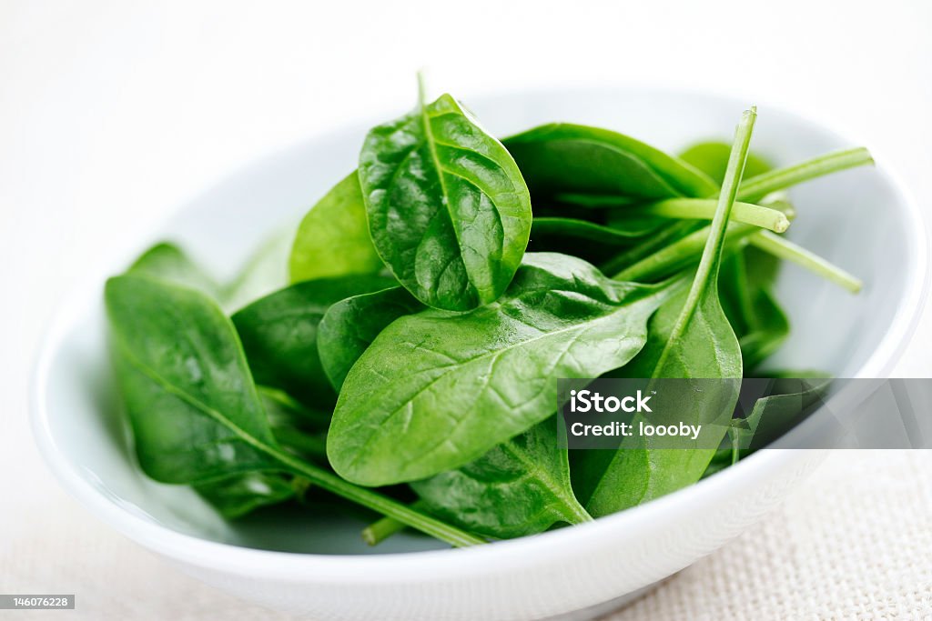 baby spinaci - Foto stock royalty-free di Alimentazione sana