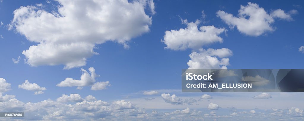 Blauer Himmel mit Wolken - Lizenzfrei Bedeckter Himmel Stock-Foto