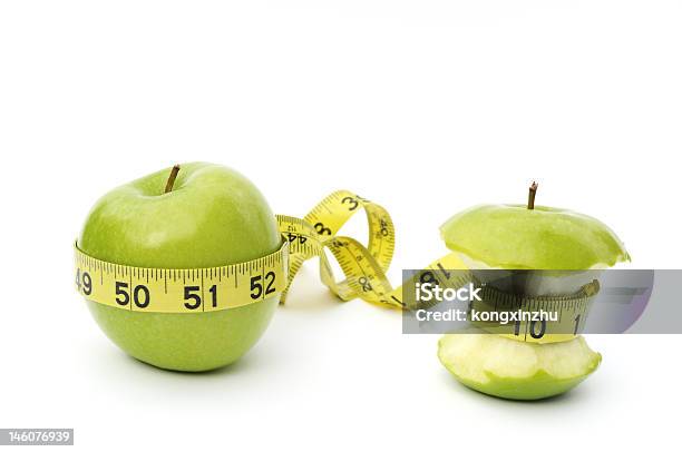 Peso Ver A Comer - Fotografias de stock e mais imagens de Balança - Instrumento de Pesagem - Balança - Instrumento de Pesagem, Branco, Comparação