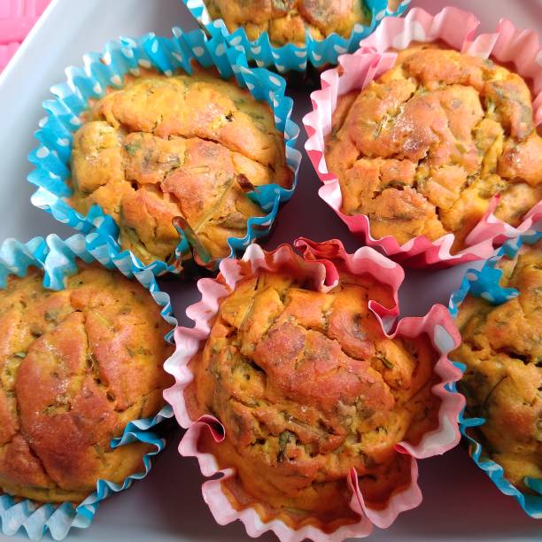 istock Vegetable Savoury muffins, home baked 1460774453