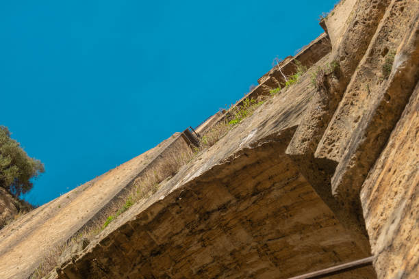 neue brücke (spanisch: puente nuevo) aus dem 18. jahrhundert in ronda, südandalusien, spanien. - puenta nueva stock-fotos und bilder