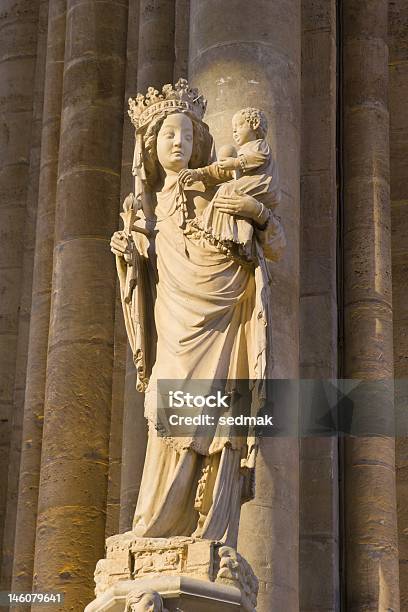 Notredame Di Parigi Cattedrale - Fotografie stock e altre immagini di Bambino - Bambino, Capitali internazionali, Cattedrale