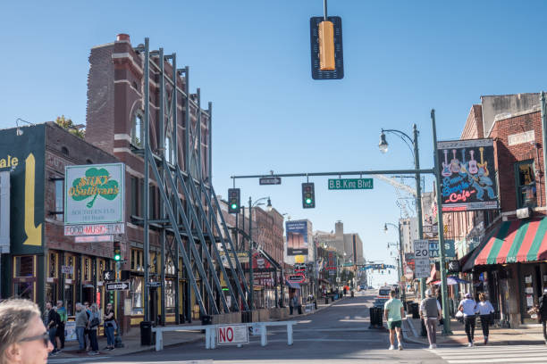 beale e b.b. king blvd. - memphis tennessee tennessee skyline history foto e immagini stock