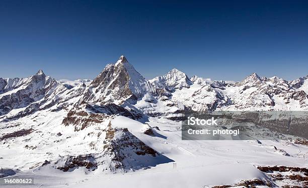 Panoramiczny Widok Na Alpy W Berneński Oberland Region - zdjęcia stockowe i więcej obrazów Alpy