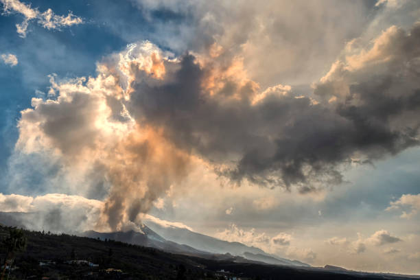 istock Cumbre Vieja volcano 1460817931