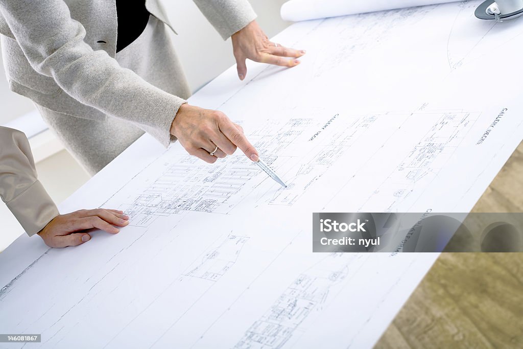 Архитекторы планирования на План здания - Стоковые фото Архитектор роялти-фри