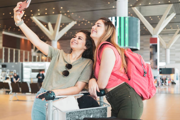 istock Two friends in the airport. 1460827974