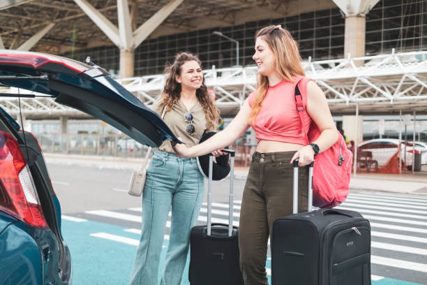 istock Two friends in the airport. 1460829261