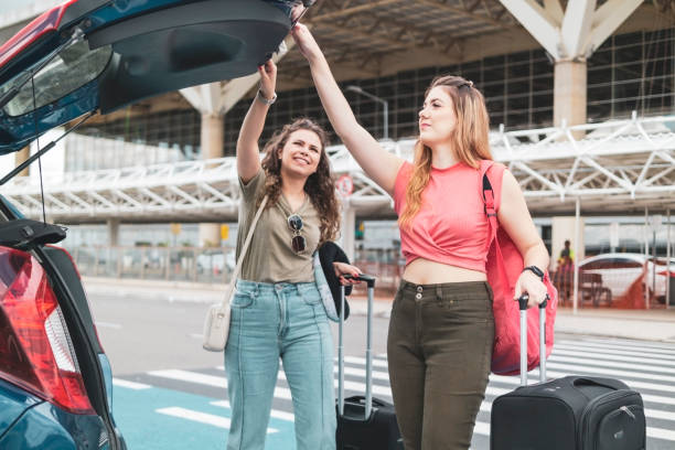 istock Two friends in the airport. 1460829786