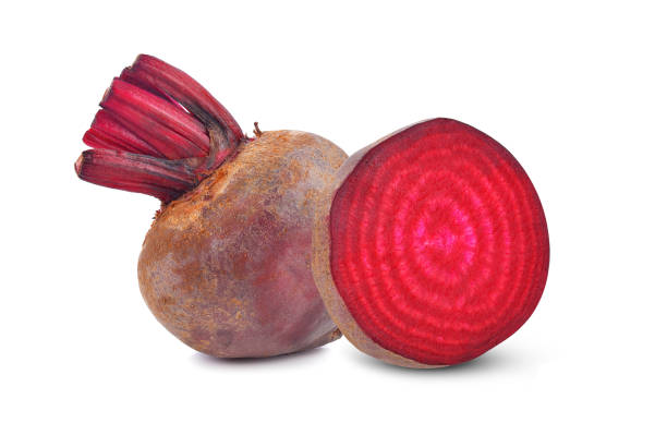 barbabietola isolato su bianco - beet common beet isolated red foto e immagini stock