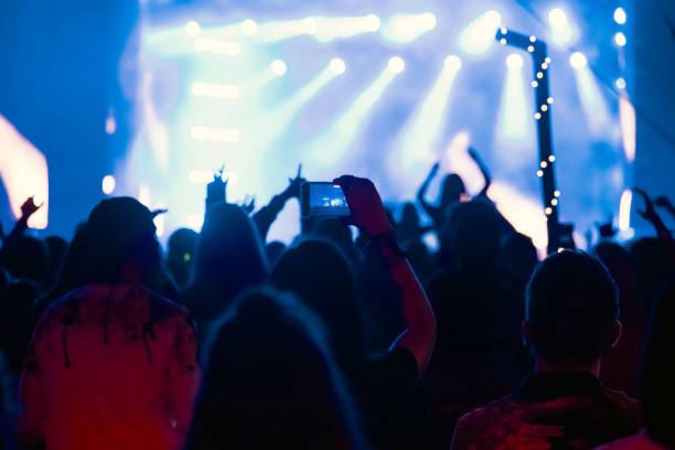 istock Taping a concert with smartphone 1460840488