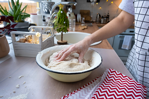 Dough,hands,dough