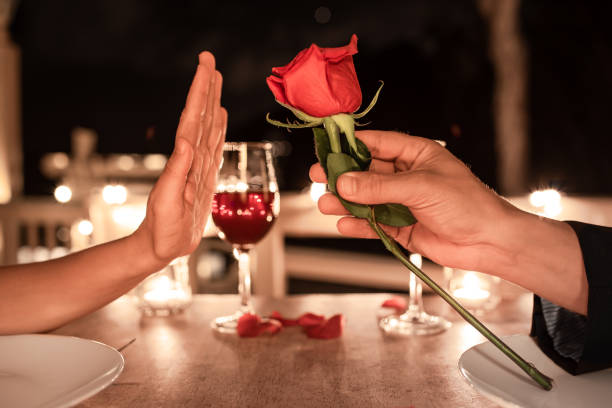 1,700+ Chic Valentines Couple With Bouquet Of Roses Stock ...