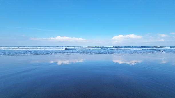 istock Majestic La Union beach - Ocean and sky 1460886153