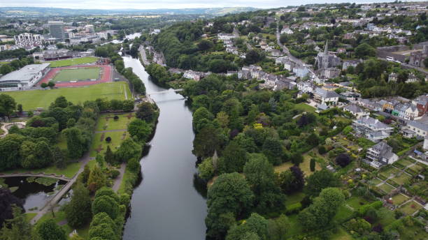 river lee cork irlande vue aérienne par drone - patrick quay photos et images de collection