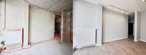 istock Apartment room with heating radiator before and after renovation. 1461020005