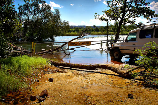 istock Car near a lake in a mountain 1461020032