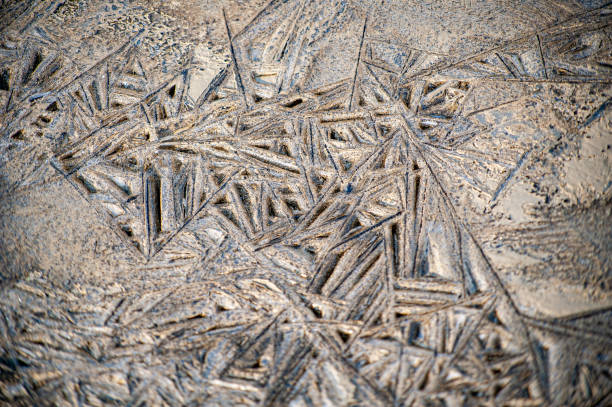 Hard extension crystals deposited on the lake