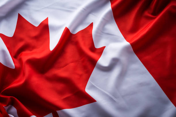 本物のカナダの旗のスタジオショットをクローズアップ - canadian culture flash ストックフォトと画像