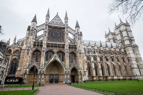 westminster cathedral view during winter christmas - local landmark international landmark middle ages tower of london imagens e fotografias de stock