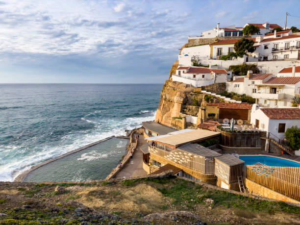 azenhas do mar en portugal - azenhas do mar fotografías e imágenes de stock