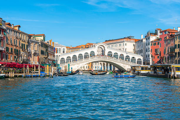 wenecja - venice italy italy arch bridge nautical vessel zdjęcia i obrazy z banku zdjęć