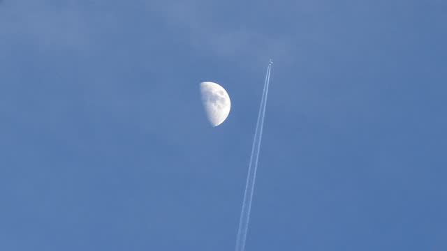 Aviation. Rendezvous with the moon.