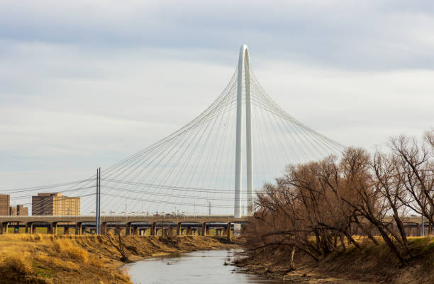 ダラスのマーガレットハントヒル橋 - southwest usa built structure office building exterior ストックフォトと画像