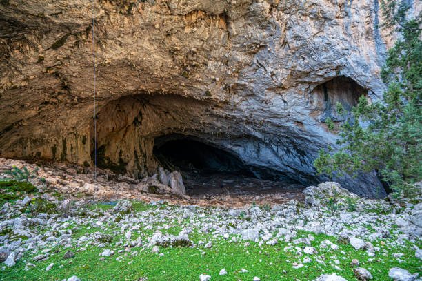 kocain cave to jaskinia w antalyi w turcji. - geophysical zdjęcia i obrazy z banku zdjęć
