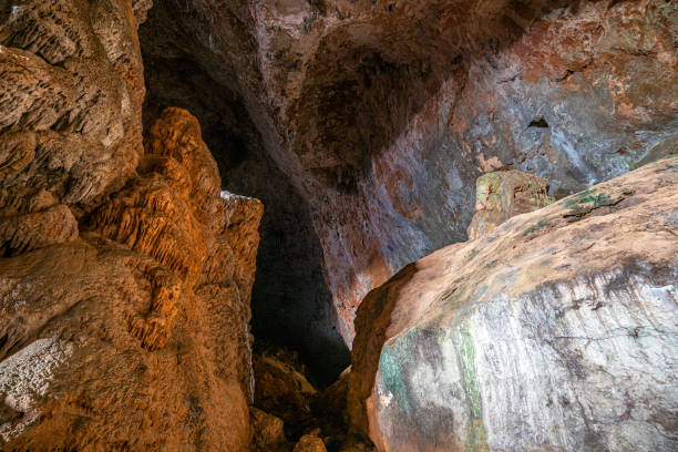 пещера кокаин () — пещера в анталии, турция. - geophysical стоковые фото и изображения