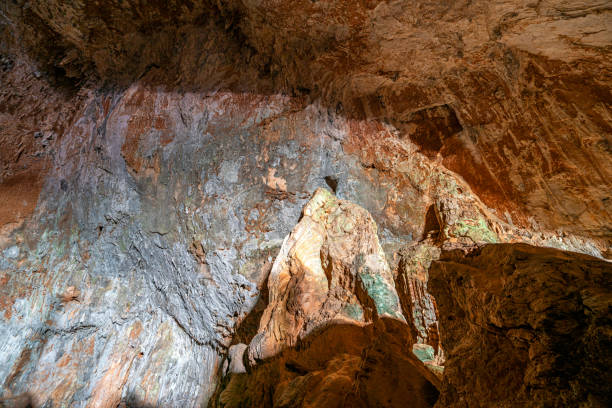 пещера кокаин () — пещера в анталии, турция. - geophysical стоковые фото и изображения