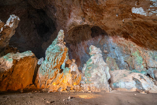 kocain cave to jaskinia w antalyi w turcji. - geophysical zdjęcia i obrazy z banku zdjęć