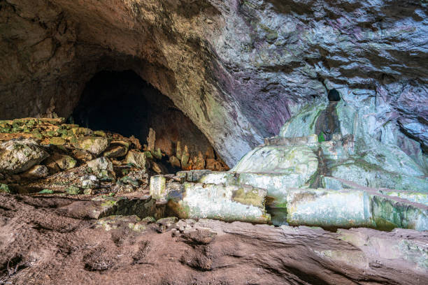 kocain cave to jaskinia w antalyi w turcji. - geophysical zdjęcia i obrazy z banku zdjęć