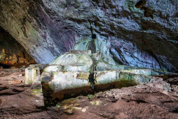 kocain cave to jaskinia w antalyi w turcji. - geophysical zdjęcia i obrazy z banku zdjęć