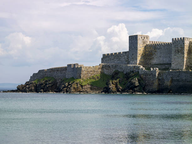 замок бозчаада, канаккале, турция - çanakkale city стоковые фото и изображения