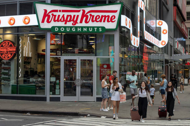 クリスピークリームタイムズスクエアストア - krispy kreme ストックフォトと画像