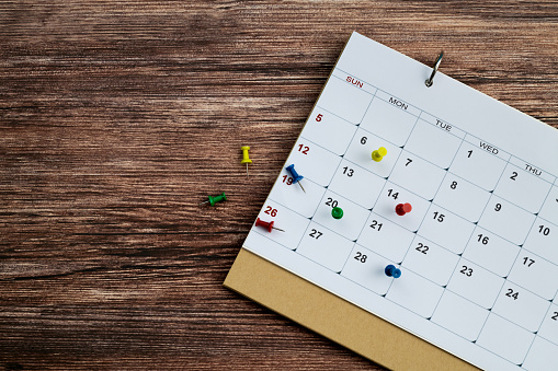 Colored pins on the calendar.