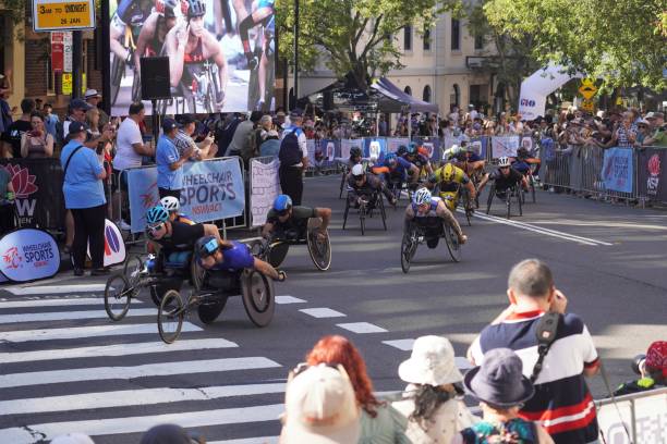 vista del espectador de la carrera anual en silla de ruedas del día de australia - physical impairment athlete sports race wheelchair fotografías e imágenes de stock