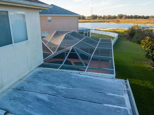 istock Aerial view of pool screen enclosure surrounded by trees 1461280549