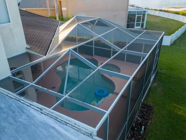 istock Aerial view of pool screen enclosure surrounded by trees 1461280551