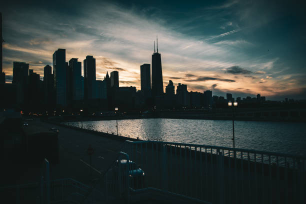 istock Beautiful sunset in Chicago, the USA 1461291112