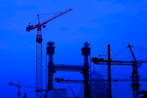 Construction crane and construction site