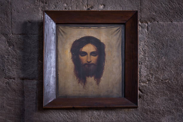 ancient icon of jesus christ inside svetitskhoveli cathedral in mtskheta. georgia - mtskheta imagens e fotografias de stock