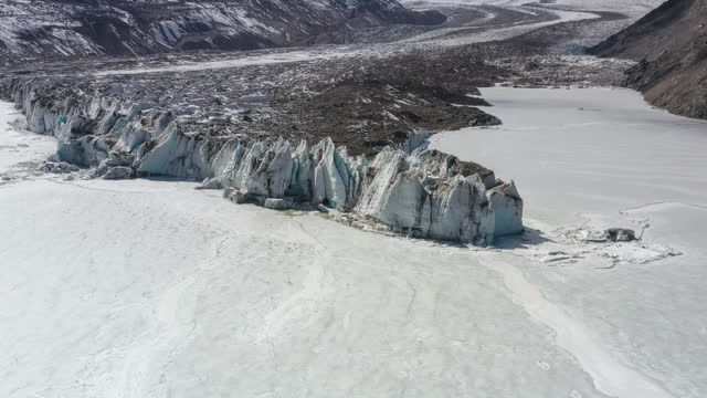 The glacier poured into the ice lake like a giant dragon